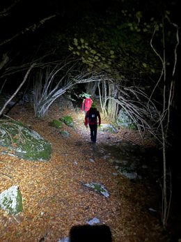 Efectivos de Protección Civil del Gobierno de Cantabria durante la búsqueda del senderista desorientado