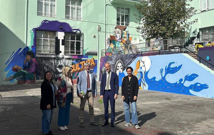 Reciente visita del consejero de Educación, Formación Profesional y Universidades, Sergio Silva, al CEPA Escuelas Verdes, uno de los integrantes de la Red de Centros de Capacitación Digital para Personas Adultas