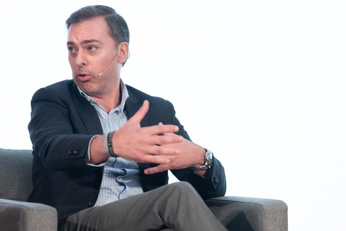 El CEO de Qaracter, Enrique Galván, durante el Encuentro Informativo Qaracter ‘Los retos de la transformación digital en banca y seguros’, en el Espacio Zénit, a 21 de octubre de 2025, en Madrid (España).