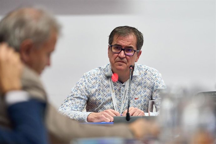 El técnico José Francisco López.