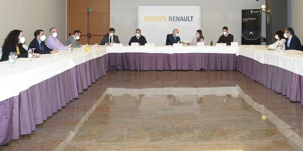 Archivo - Firma del acuerdo de convenio colectivo 2021-2024 entre la dirección de Renault España y los sindicatos UGT, CCOO y SC, en Valladolid, Castilla y León (España), a 24 de febrero de 2021