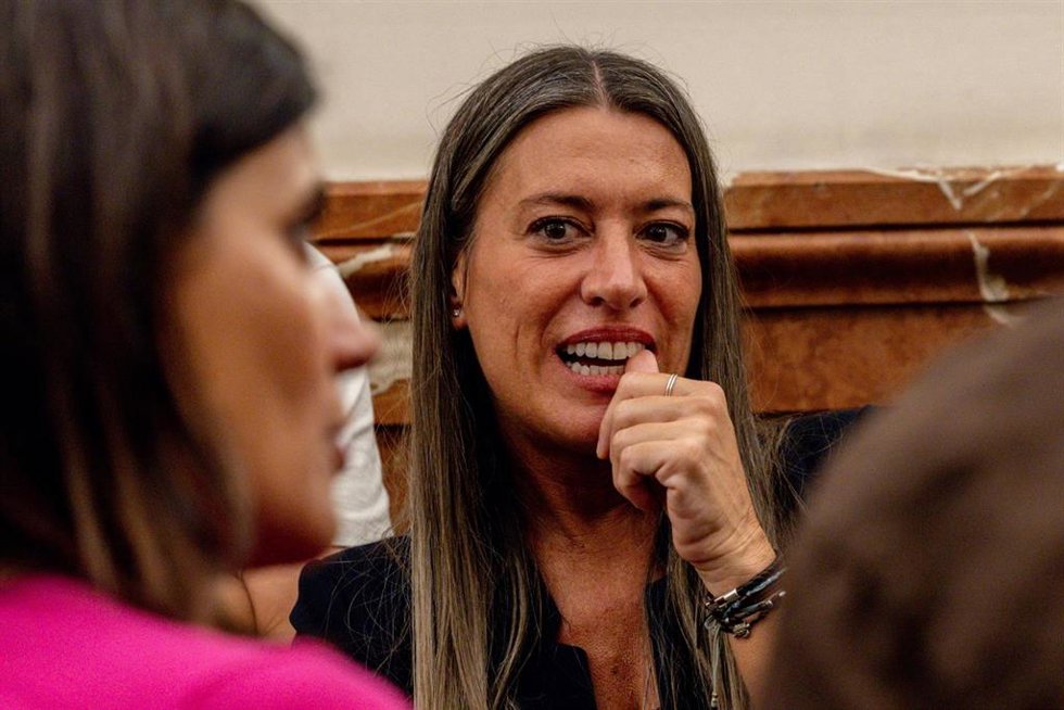 La portavoz de Junts en el Congreso, Miriam Nogueras, durante una sesión plenaria en el Congreso de los Diputados, a 21 de octubre de 2025, en Madrid (España). 