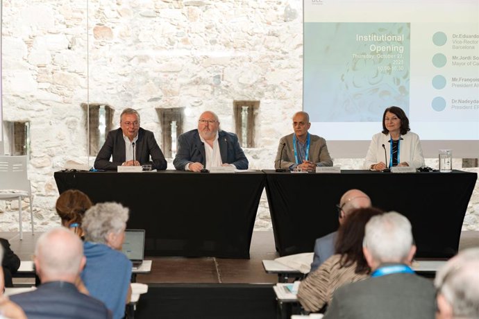 Especialistas en programas universitarios para mayores se han dado cita en I Seminario Científico Internacional del Campus de l'Experiència