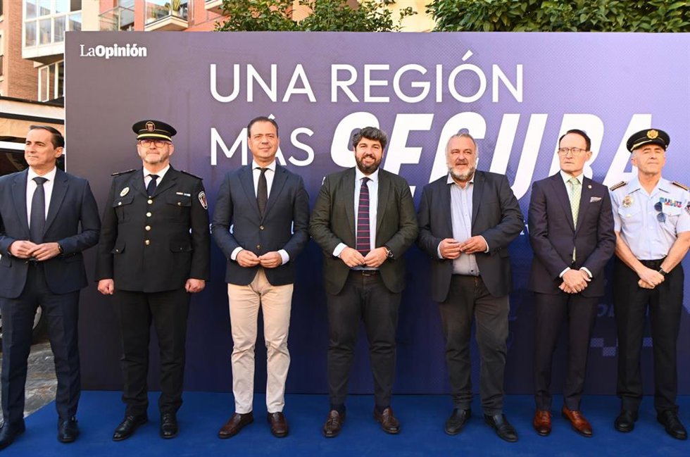 El presidente de la Comunidad, Fernando López Miras, inauguró hoy el foro Una Región más segura: nueva Estrategia de Seguridad y Convivencia Ciudadana