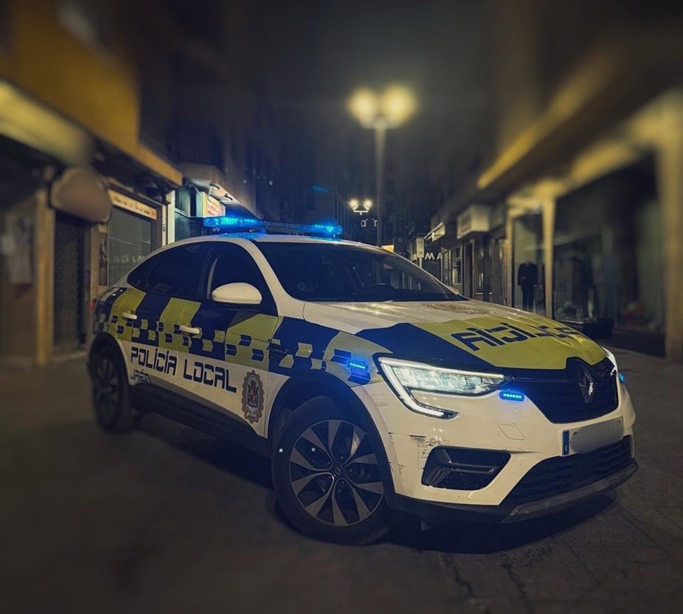 Archivo - Un vehículo de la Policía Local de Jaén.