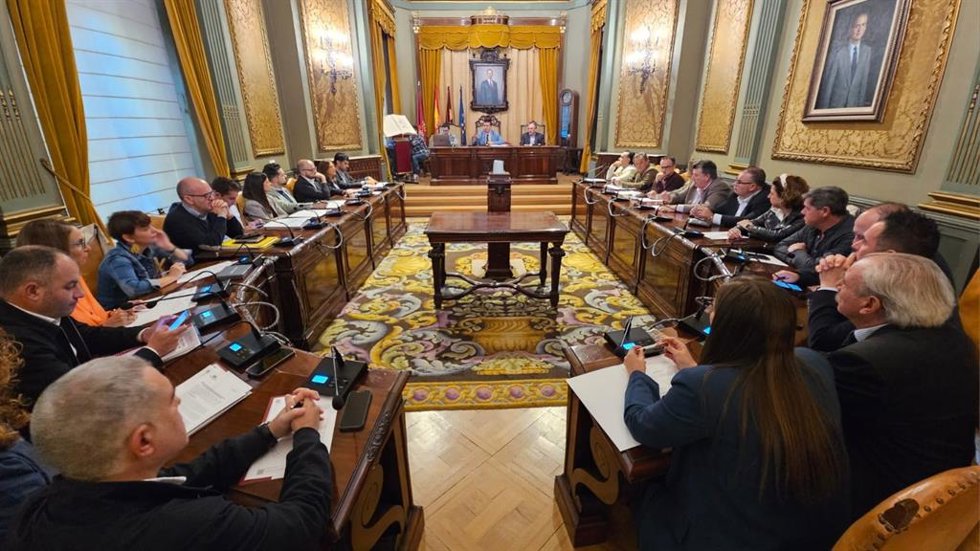 Pleno en la Diputación.