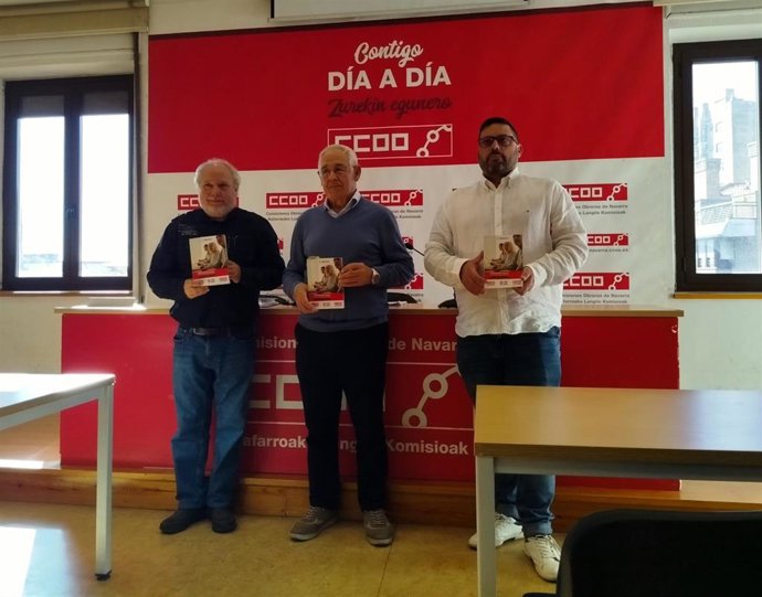 El secretario general de la Federación de Pensionistas de CCOO, Juan Sepúlveda; el secretario general de CCOO de Navarra, Josema Romeo; y el secretario general de la Federación de Pensionistas de CCOO de Navarra, Javier Ordóñez