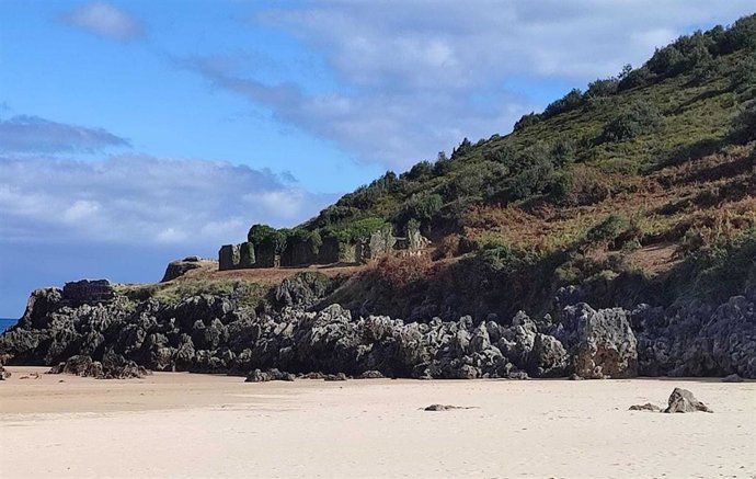 El Ayuntamiento de Noja inicia la recuperación ambiental de la Batería del Brusco