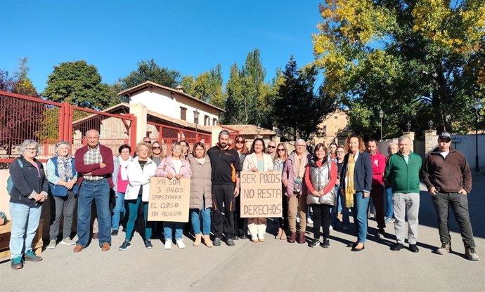 La diputada socialista Mari Carmen Soler critica la falta de interés del Gobierno de Azcón en los servicios públicos del medio rural.