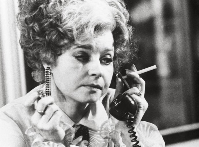 Muere Prunella Scales actriz de Regreso a Howards End y Hotel Fawlty, a los 93 años