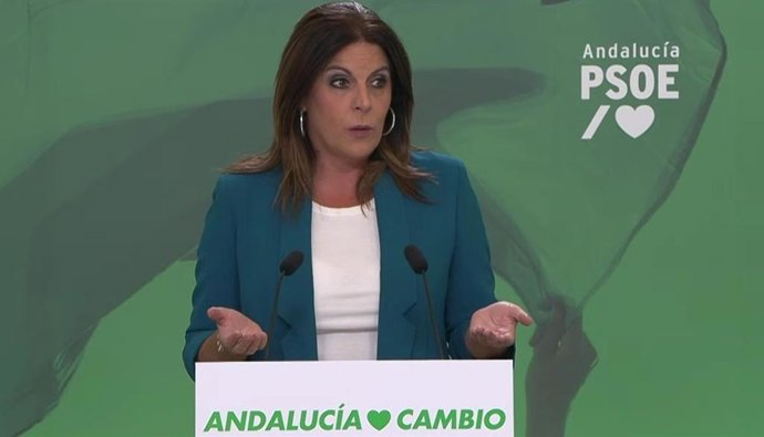La portavoz adjunta del PSOE-A en el Parlamento andaluz, Ángeles Férriz, en rueda de prensa en Sevilla.