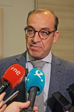 El alcalde de Cáceres, Rafael Mateos, atiende a los medios en Cáceres