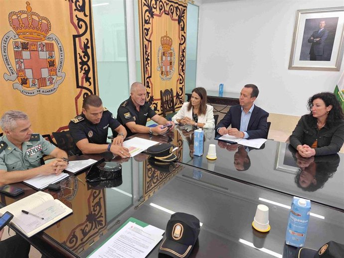 La Junta Local de Seguridad de Almería, reunida para coordinar el dispositivo especial de la 'Noche en Negro' 2025.