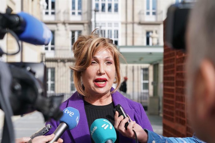 Archivo - La activista y presidenta de la Federación Plataforma Trans, Mar Cambrollé, atiende a medios a su llegada al Parlamento Vasco, a 15 de febrero de 2024, en Vitoria, Álava, País Vasco (España). 