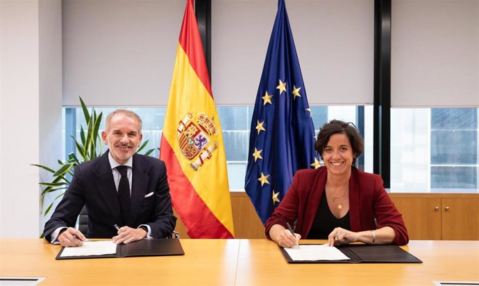 ICEX España Exportación e Inversiones y el Centro de Estudios Garrigues lanzan el 'Máster Executive en comercio internacional' para impulsar el talento joven.