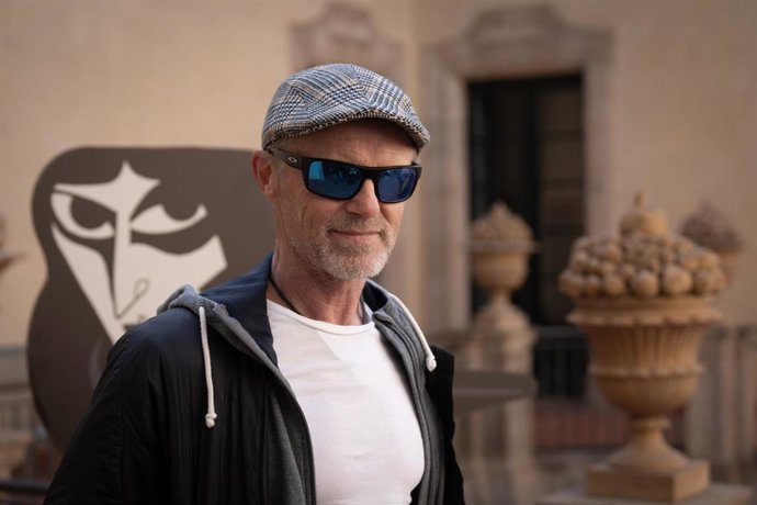 Archivo - El escritor Jo Nesbo posa antes del inicio de una rueda de prensa, en la Virreina, a 8 de febrero de 2024, en Barcelona, Cataluña (España). 