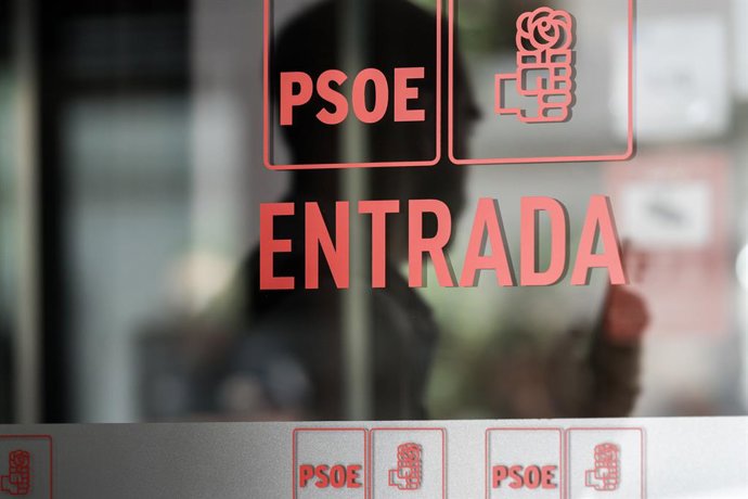 Archivo - Sede del PSOE de la calle Ferraz, a 20 de junio de 2025, en Madrid (España). Agentes de la Unidad Central Operativa (UCO) de la Guardia Civil se han personado en la sede nacional del PSOE, en la calle Ferraz de Madrid, para realizar un clonado d