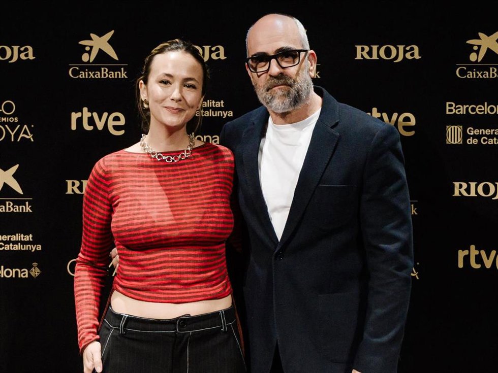 Los presentadores de la 40 edición de los Premios Goya, Luis Tosar y Rigoberta Bandini