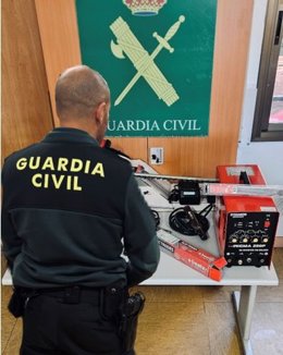 Dos detenidos por el robo de 2.500 euros en herramienta en una vivienda de Aldeamayor (Valladolid). En la foto, el material intervenido a los dos detenidos.
