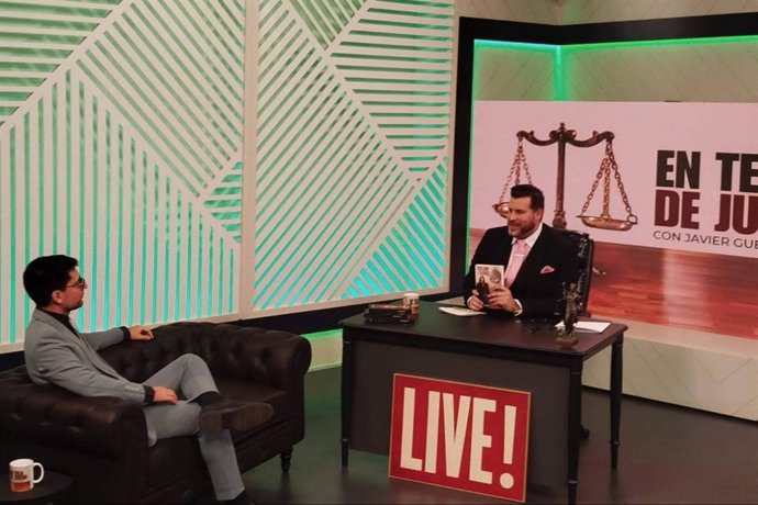 Javier Guerrero produce, dirige y presenta el éxito televisivo 'En Tela de Juicio'