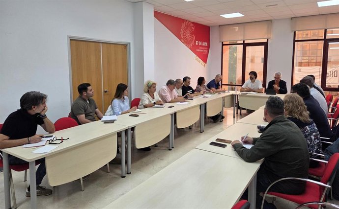 Reunión de CCOO e IU analizan la situación del servicio de la dependencia en la provincia.