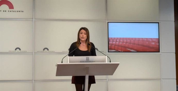 La diputada de la CUP en el Parlament Laure Vega en rueda de prensa