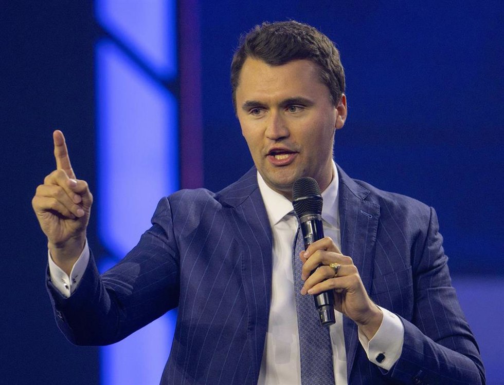 Archivo - FILED - 19 December 2024, US, Phoenix: Charlie Kirk speaks on Day One of Turning Point USA's AmericaFest 2024 in Phoenix. Trump ally CHARLIE KIRK was shot at an event in Utah, a source familiar with the matter says. Photo: Brian Cahn/ZUMA Pres