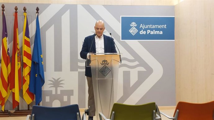 El teniente de alcalde y regidor de Urbanismo, Vivienda y Proyectos Estratégicos, Óscar Fidalgo, en rueda de prensa.