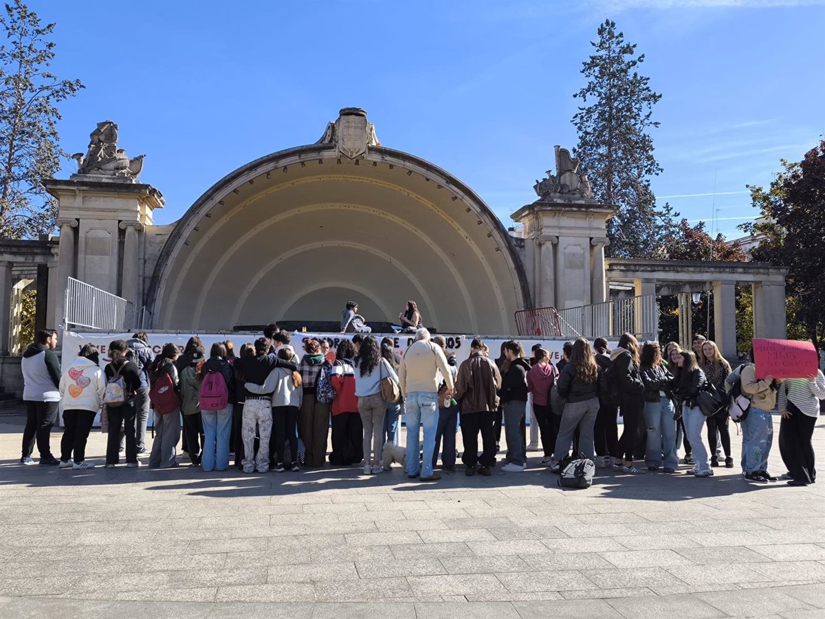 Estudiantes se manifiestan en Logroño en contra del acoso escolar y reclaman actuaciones a direcciones de los centros