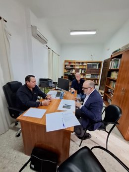 El delegado de Justicia, Administración Local y Función Pública de la Junta en Granada, Luis Recuerda, primero por la derecha en la imagen