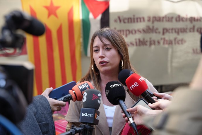 La diputada de la CUP en el Parlament Laure Vega, en Barcelona