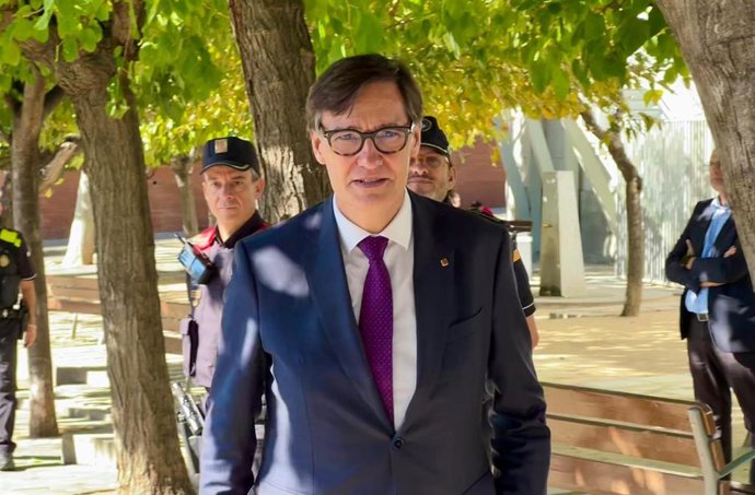 El presidente de la Generalitat, Salvador Illa, antes de un acto en Esplugues de Llobregat (Barcelona)