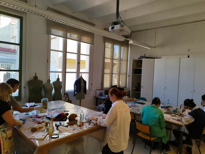 Uno de los laboratorios profesionales de Escola de la Dona de la Diputación de Barcelona.