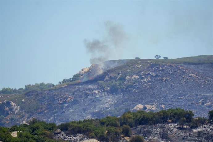 Archivo - Imágenes del incendio de Tarifa registrado el 12 de agosto de 2025. 