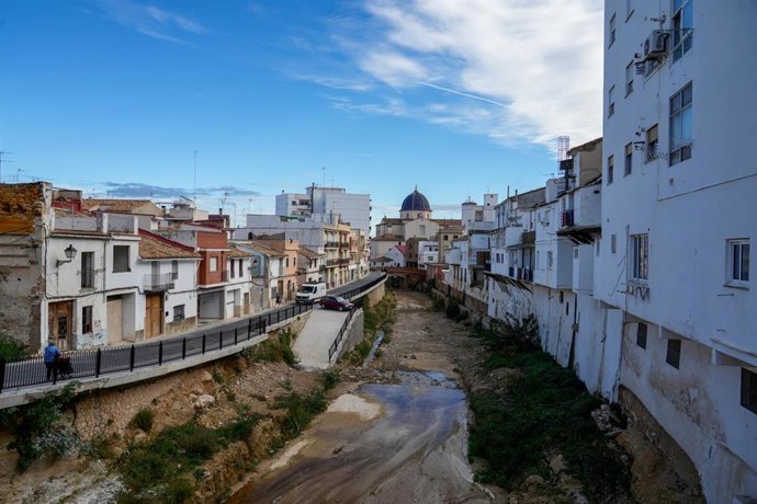 Estado actual de la localidad de Chiva afectada por la dana del 29 de octubre de 2024, a 24 de octubre de 2025, en Chiva, Valencia (España). 