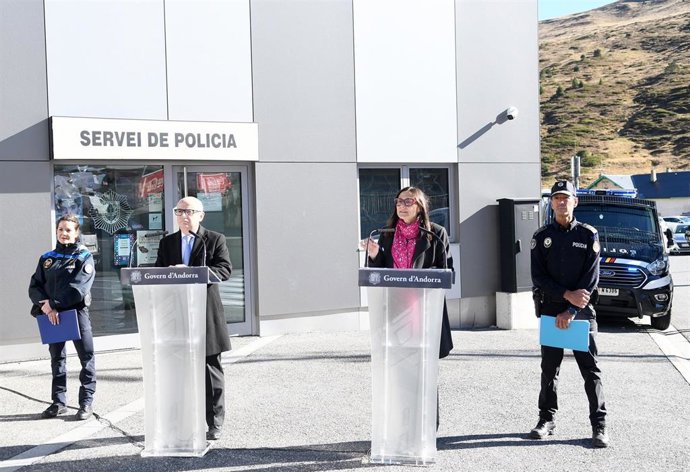Los ministros Lladós y Molné durante la presentación del plan de choque.