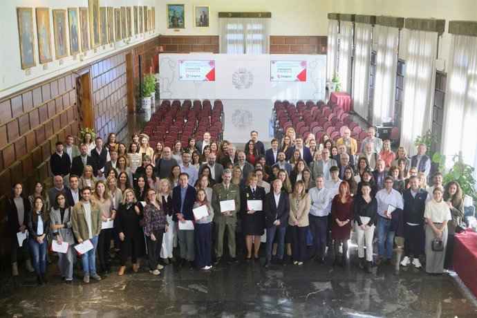 El Ayuntamiento reconoce a más de 120 empresas por su colaboración con los programas de formación e inserción