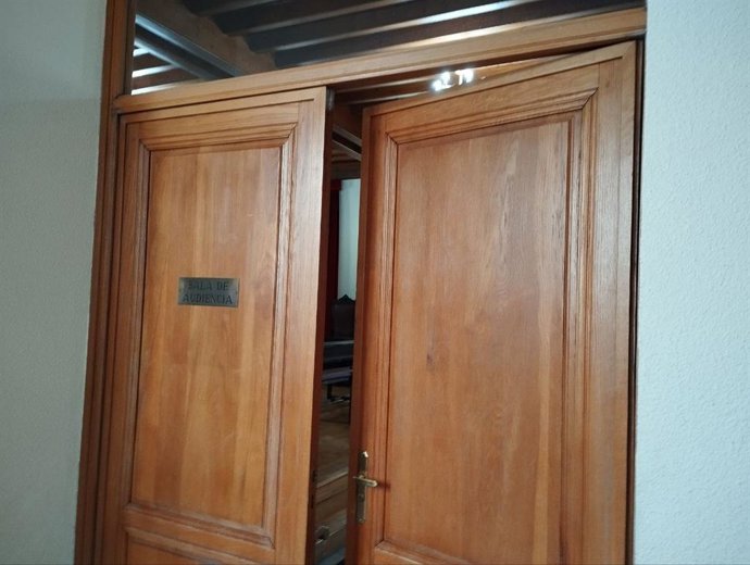 Puerta de la sala segunda de la Audiencia Provincial de Toledo.