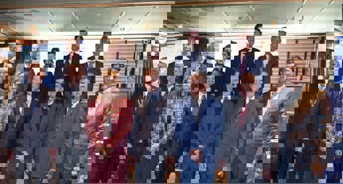 (De arriba abajo y de izq. a dcha.) Javier Armenteros, Manuel García Troncoso, Elena Viyella, Eduardo Prieto, Juan Miguel Sucunza, Luis Espínola, Alejandro Fernández, Núria Vilanova, Víctor (Ito) Bisonó, Tony Raful, Manuel García Arévalo, Guillermo Méndez