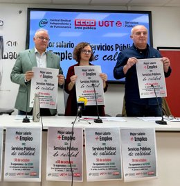 El secretario general de Servicios Públicos UGT Aragón, Miguel Sarasa; la coordinadora del Área Pública de CCOO Aragón, Esmeralda Gómez; y el presidente de CSIF Aragón, José Luis Santafé.