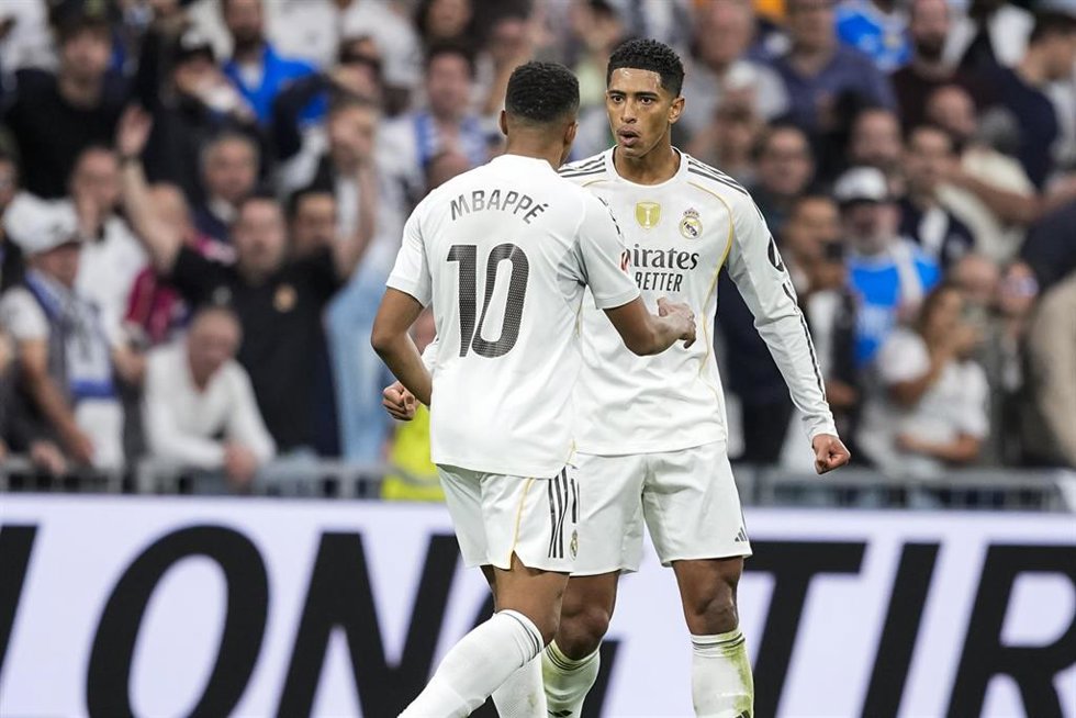 Kylian Mbappé y Jude Bellingham celebran un gol del Real Madrid ante el FC Barcelona.