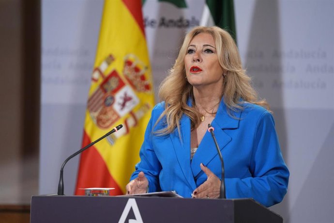 La consejera de Economía, Hacienda, Fondos Europeos y Diálogo Social y portavoz de la Junta de Andalucía, Carolina España, en rueda de prensa tras la reunión del Consejo de Gobierno.