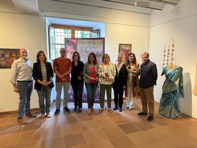 Inauguración de la exposición 'Saris de seda, realidades desveladas'