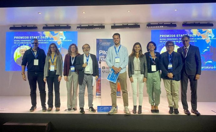 Entrega de los premios Start 2025 al ceo de Flomics Biotech, Joao Curado