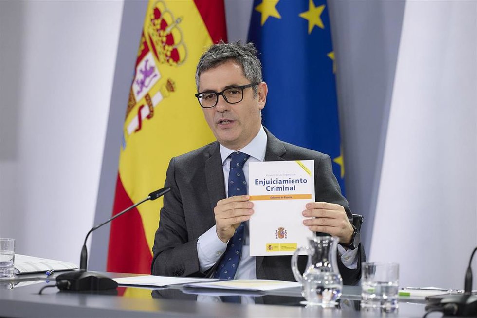 El ministro de Presidencia, Justicia y Relaciones con las Cortes, Félix Bolaños, durante una rueda de prensa posterior a la reunión del Consejo de Ministros, en el Palacio de la Moncloa, a 28 de octubre de 2025, en Madrid (España). 