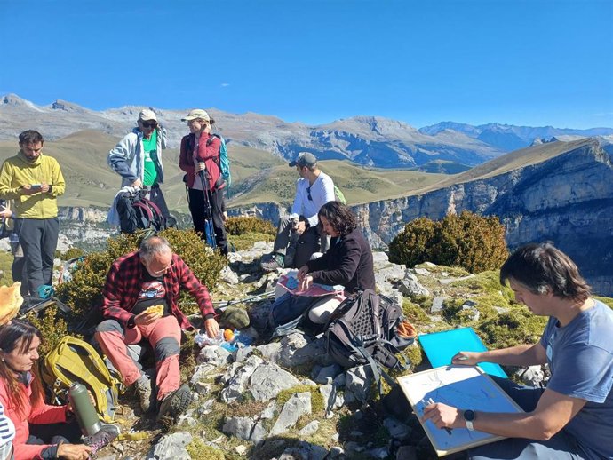Tres salidas guiadas por geólogos invitan a descubrir la historia y el paisaje del Pirineo a través de sus formaciones rocosas.
