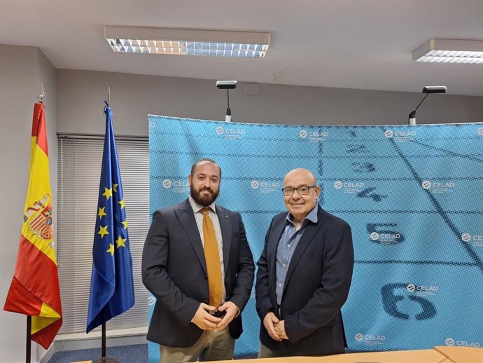 El director general de la CELAD, Carlos Peralta, y el presidente de la Real Federación Española de Boxeo, Felipe Martínez, han firmado un acuerdo para reforzar su compromiso en la prevención del dopaje.