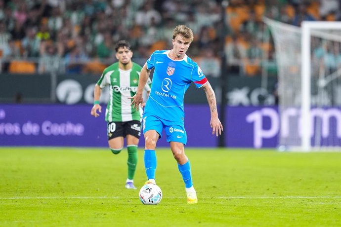Pablo Barrios of Atletico de Madrid in action during the Spanish league, LaLiga EA Sports, football match played between Real Betis and Atletico de Madrid at La Cartuja stadium on October 27, 2025, in Sevilla, Spain.