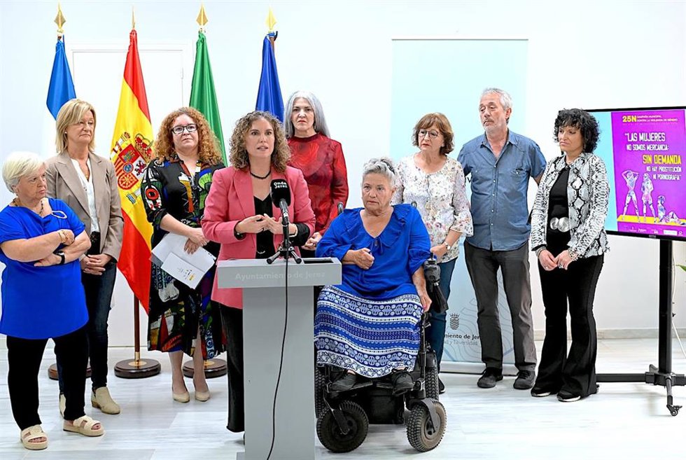 La teniente de alcaldesa de Desarrollo Rural, Igualdad y Diversidad en el Ayuntamiento de Jerez de la Frontera (Cádiz), Susana Sánchez, presenta las actividades por el 25 de noviembre.