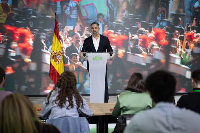 El president de Vox, Santiago Abascal, durant una roda de premsa en la seu de Vox.